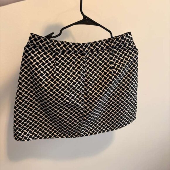 LOB Black & White Geometric Print Mini Skirt - Picture 9 of 9